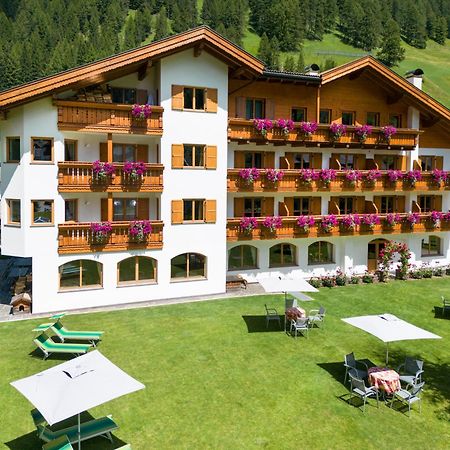 Hotel Jagdhof セルヴァ・ディ・ヴァル・ガルデーナ エクステリア 写真