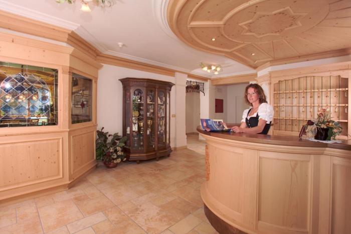 Hotel Jagdhof セルヴァ・ディ・ヴァル・ガルデーナ エクステリア 写真