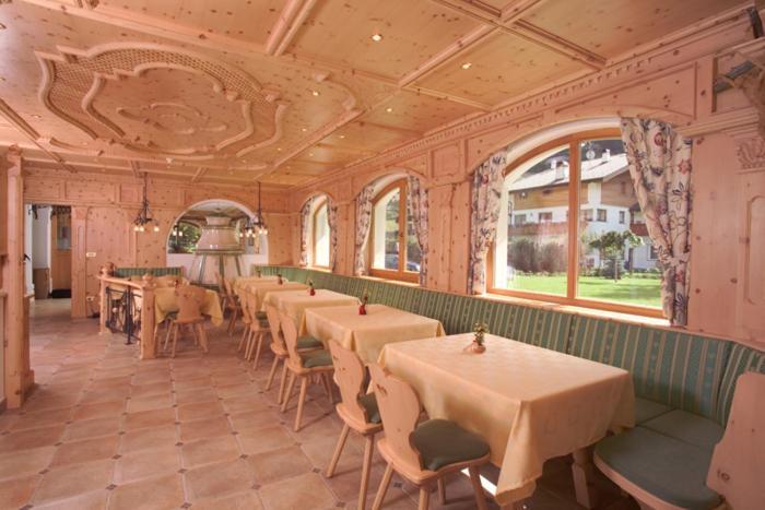 Hotel Jagdhof セルヴァ・ディ・ヴァル・ガルデーナ エクステリア 写真