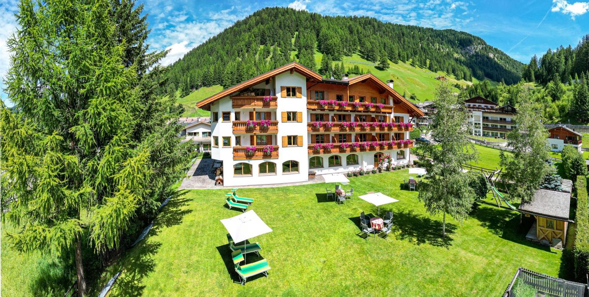 Hotel Jagdhof セルヴァ・ディ・ヴァル・ガルデーナ エクステリア 写真