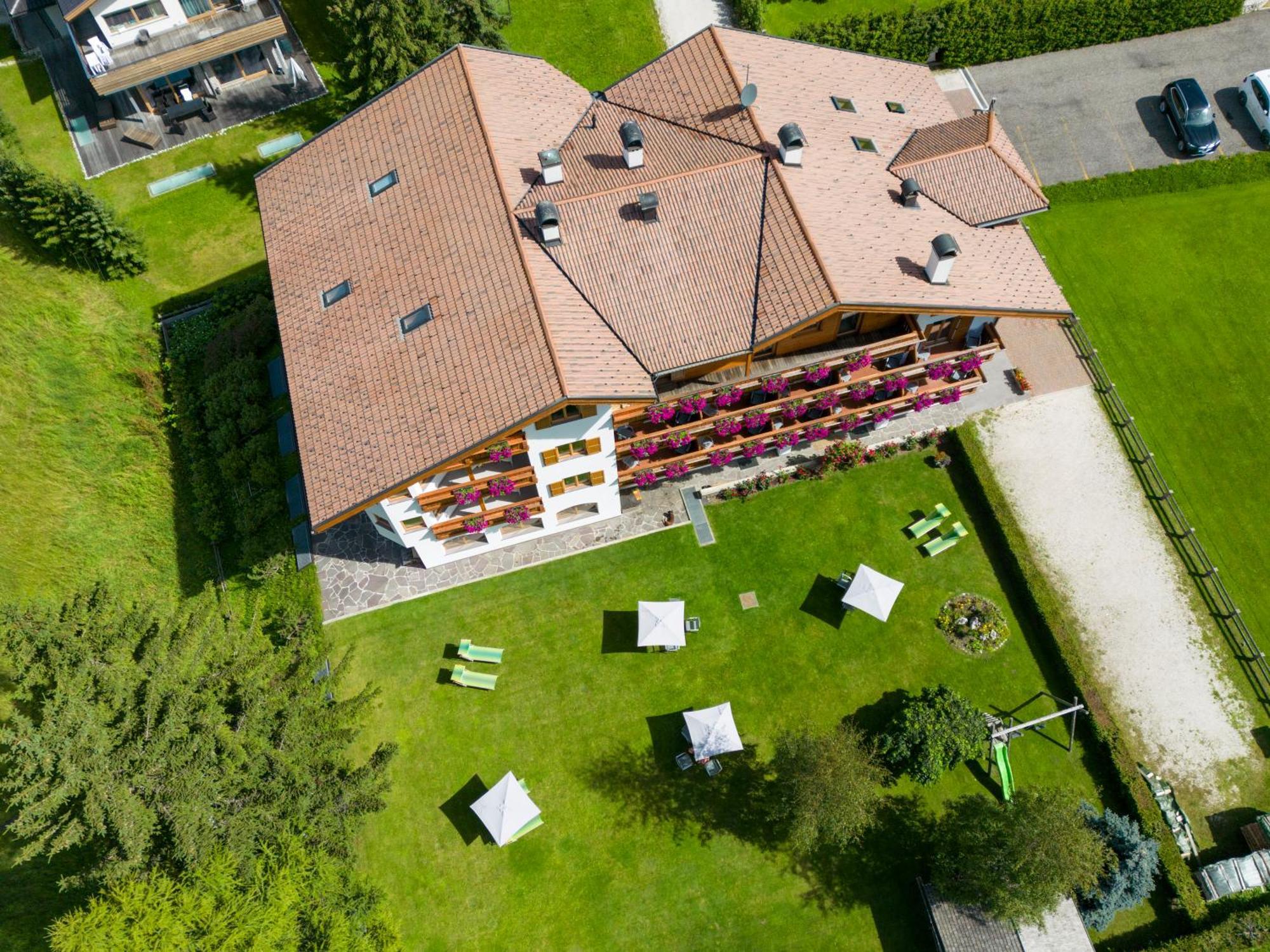 Hotel Jagdhof セルヴァ・ディ・ヴァル・ガルデーナ エクステリア 写真